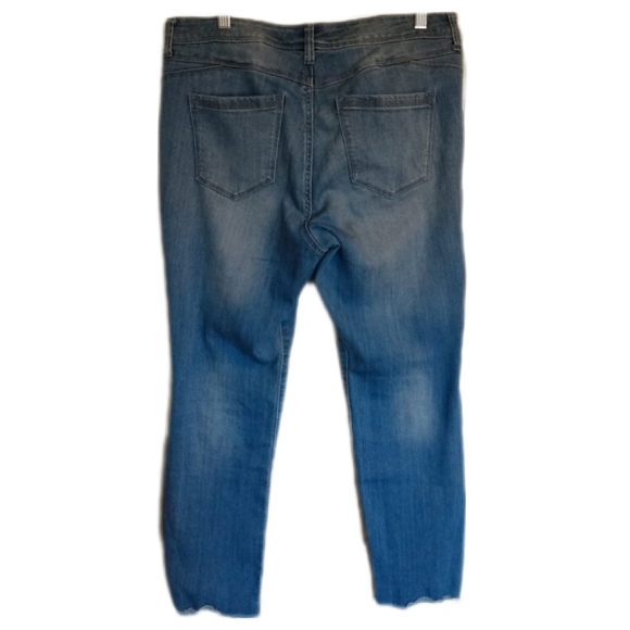 🔴 SALE Bandolino Distressed Crystal and Pearl Embellished Cropped Jeans - Picture 2 of 10